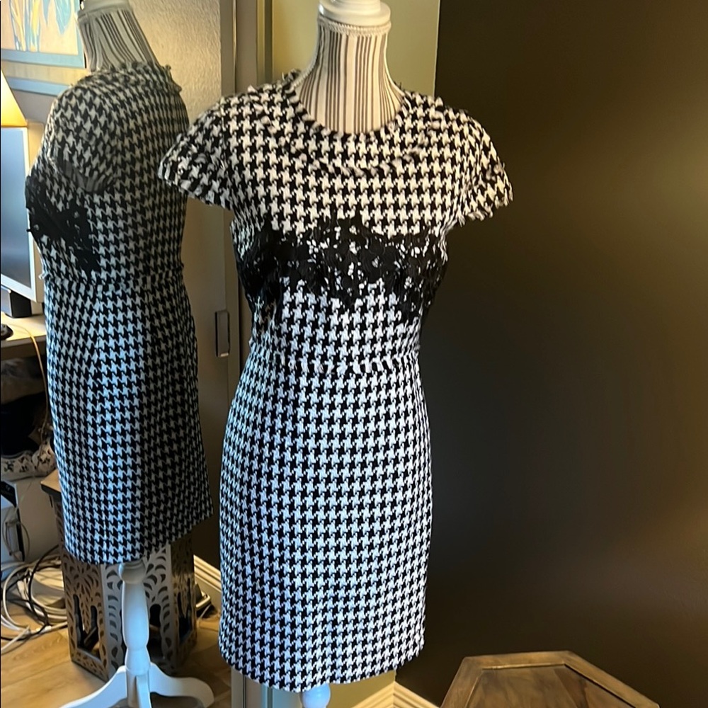 🛑 1 hour sale. Karl Lagerfeld, size 4, Elegant Black and White Houndstooth Dress